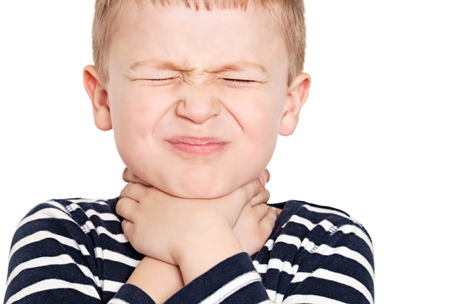 Что делать, если у ребенка болит горло
